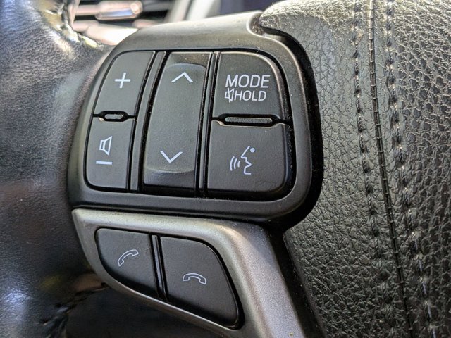 Used 2017 Toyota Highlander SE image 11