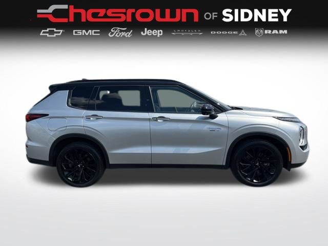 Used 2025 Mitsubishi Outlander 4WD Plug-In Hybrid image 4