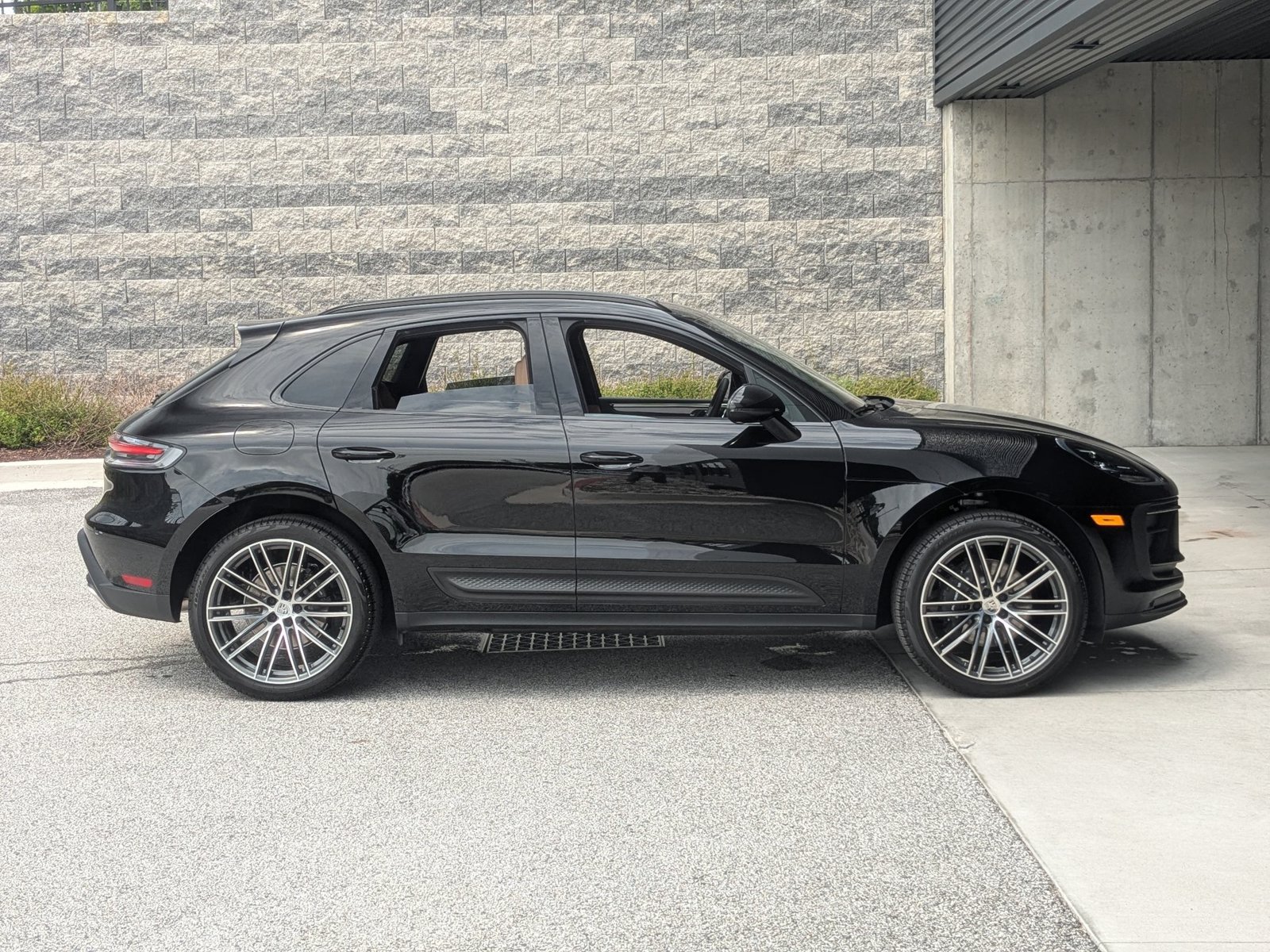 New 2026 Porsche Macan AWD/4WD image 8