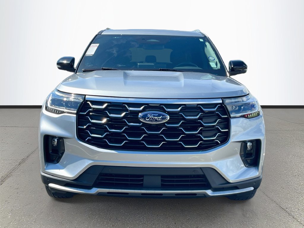 Used 2025 Ford Explorer Platinum AWD/4WD image 2