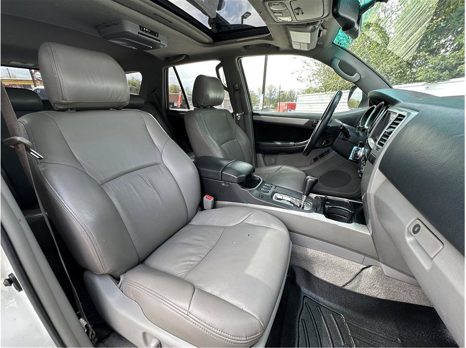 Used 2007 Toyota 4Runner SR5 AWD/4WD image 15
