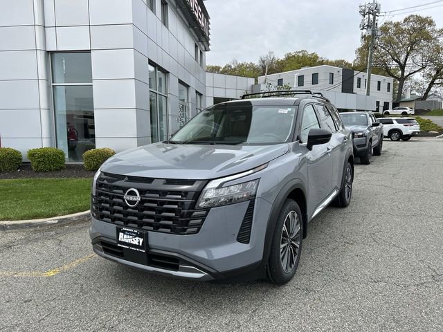 New 2026 Nissan Pathfinder Platinum w/ Cargo Package AWD/4WD image 4