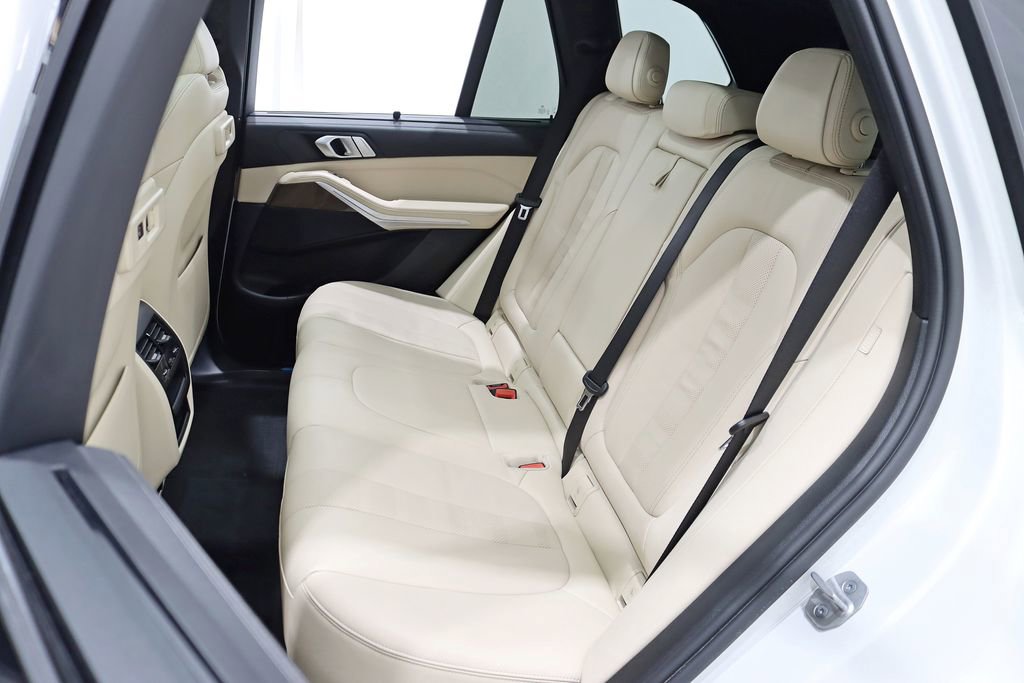 Used 2022 BMW X5 xDrive40i w/ M Sport Package AWD/4WD image 28