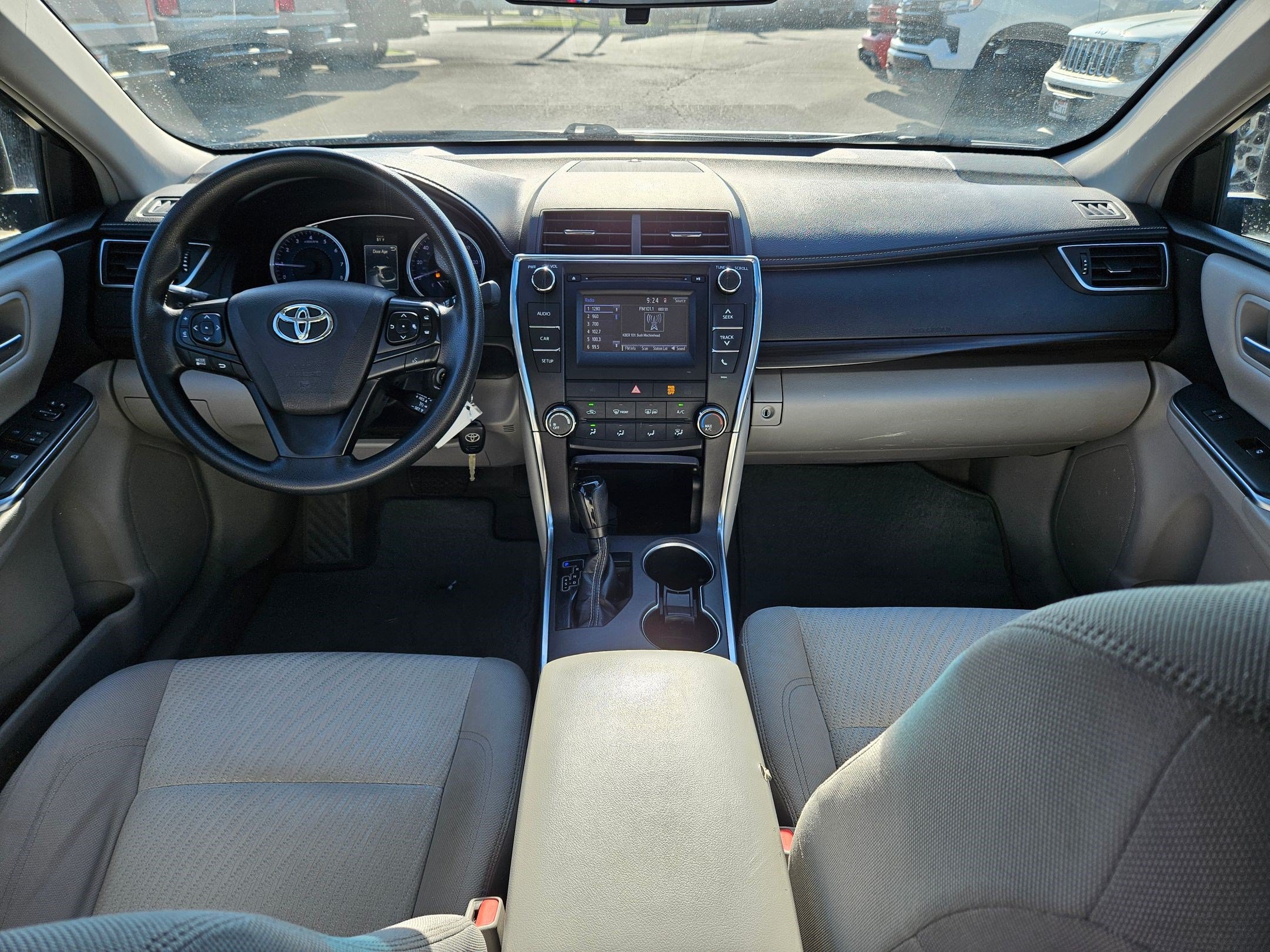 Used 2017 Toyota Camry LE FWD image 35
