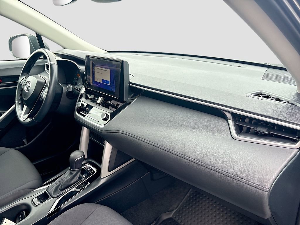 Used 2023 Toyota Corolla Cross LE w/ Moonroof Package image 28
