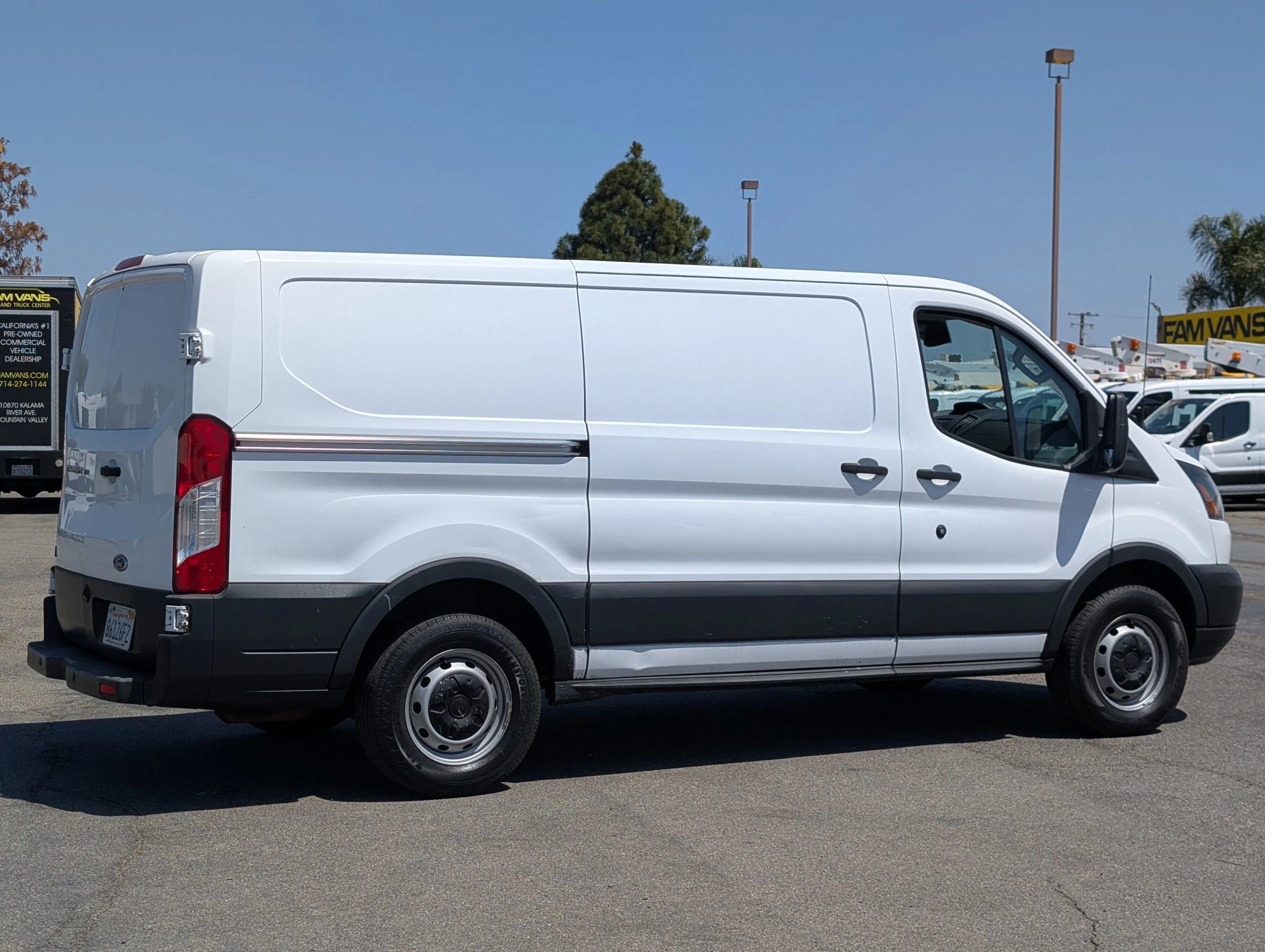 Used 2017 Ford Transit 150 130 Low Roof RWD image 2
