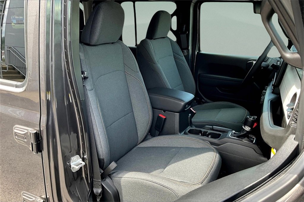 New 2025 Jeep Gladiator Sport image 9