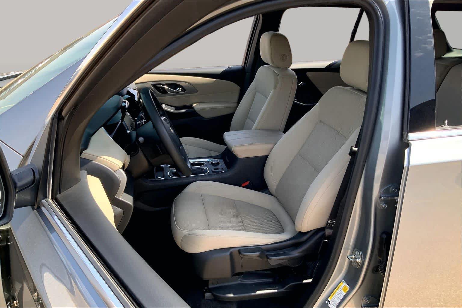 Used 2023 Chevrolet Traverse LS w/ Safety Package FWD image 7