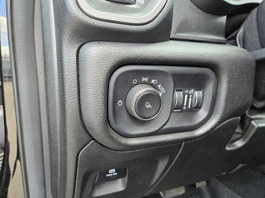 Used 2019 RAM 1500 Tradesman AWD/4WD image 15