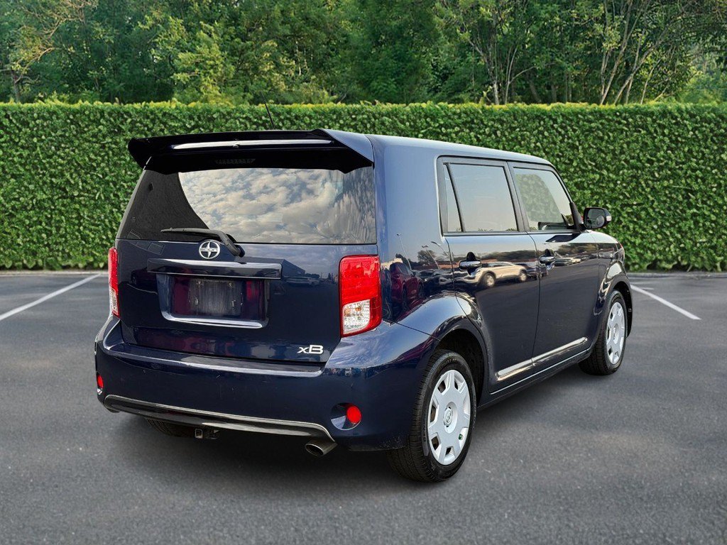 Used 2013 Scion xB FWD image 3