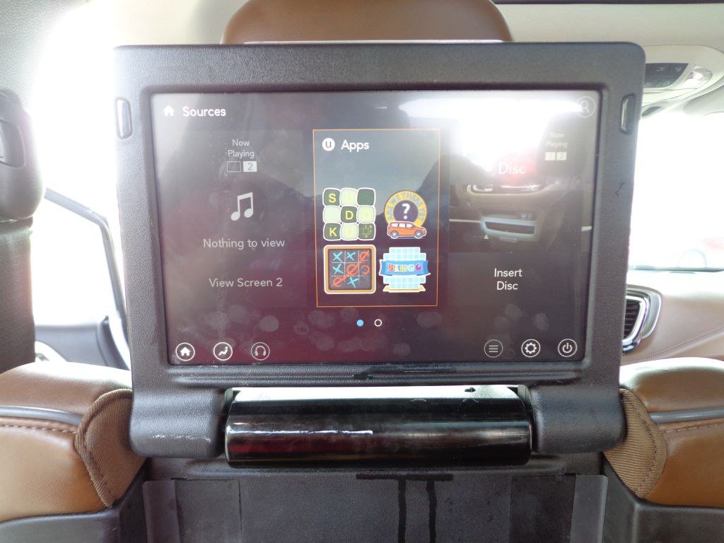 Used 2017 Chrysler Pacifica Limited w/ UConnect Theater Package FWD image 25