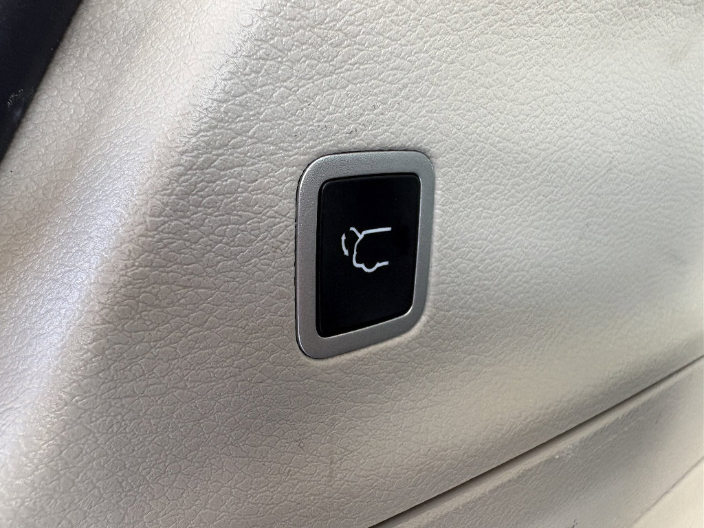 Used 2024 Chrysler Pacifica Touring-L image 15