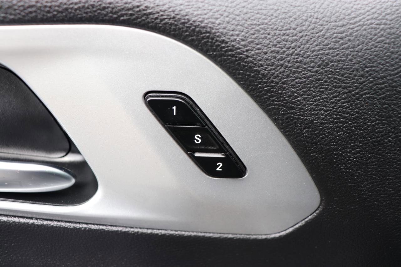 Used 2025 Chrysler Pacifica Limited image 54