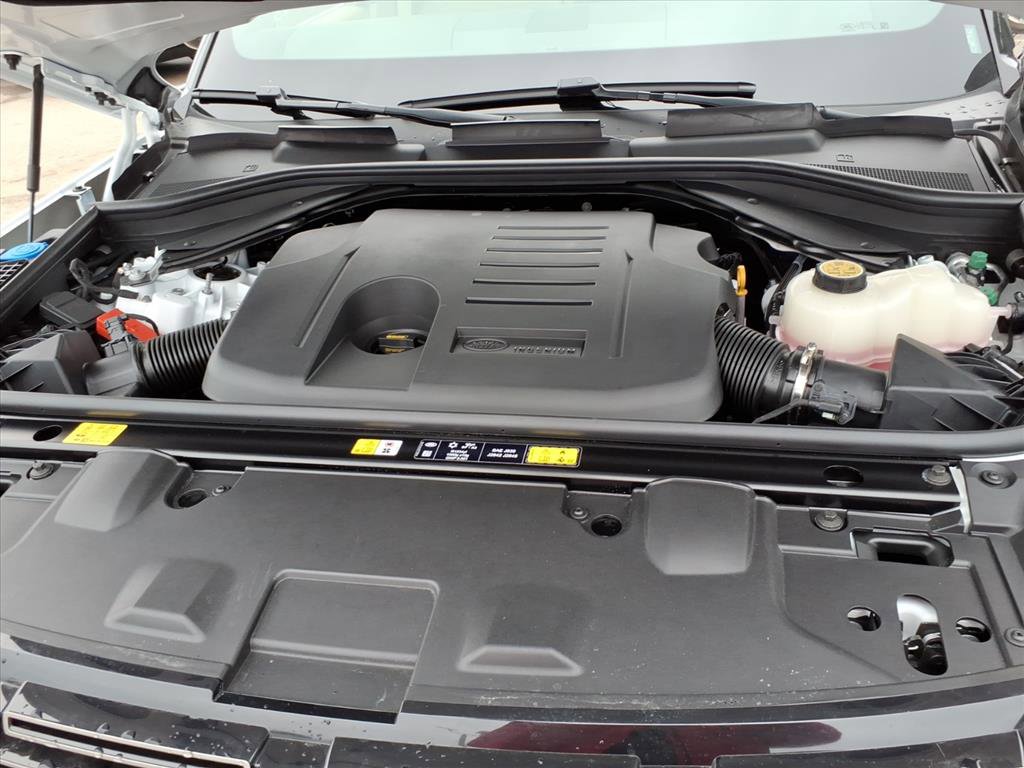 New 2025 Land Rover Range Rover Long Wheelbase SE image 9