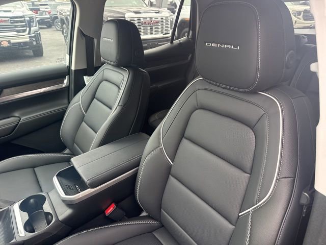 New 2026 GMC Terrain Denali w/ LPO, Black Badging Package image 13