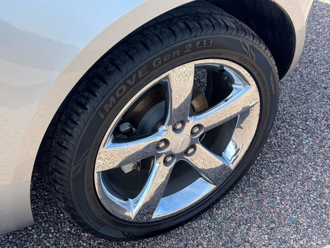 Used 2006 Pontiac Solstice Convertible w/ Premium Package RWD image 10