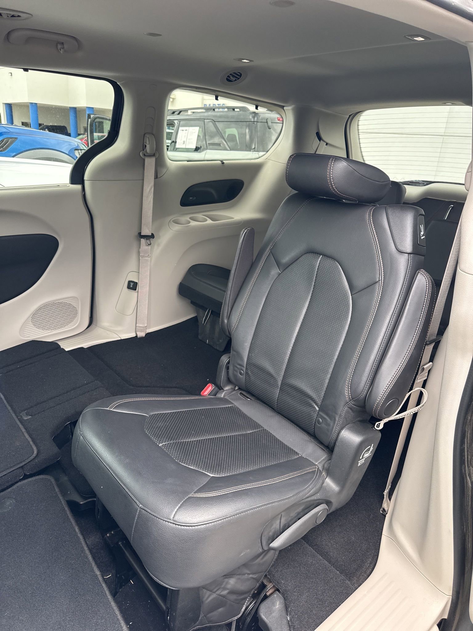 Used 2017 Chrysler Pacifica Touring-L Plus w/ Advanced Safetytec Group image 9