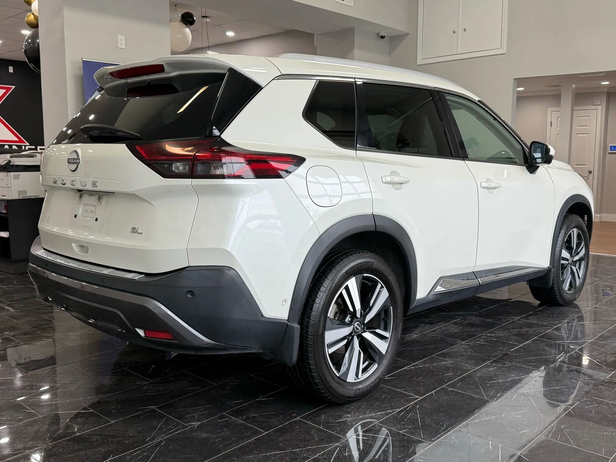 Used 2022 Nissan Rogue SL w/ SL Premium Package FWD image 6