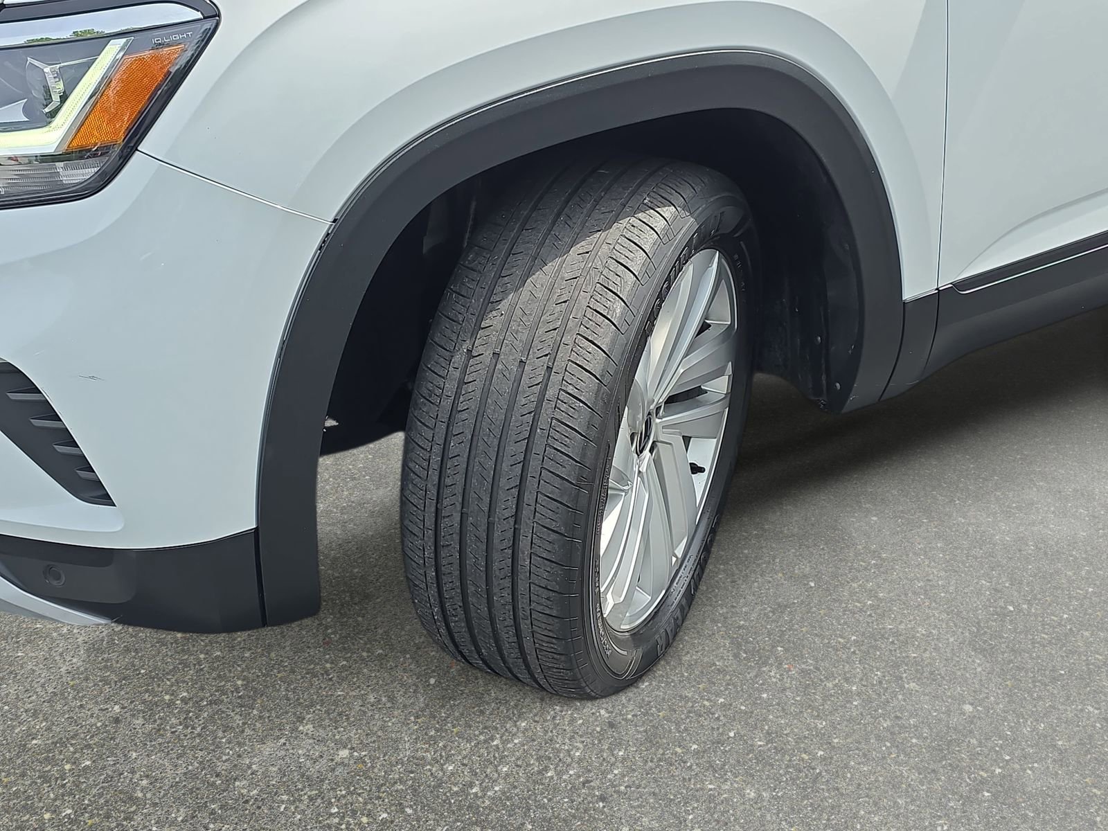 Used 2023 Volkswagen Atlas Cross Sport SE image 31