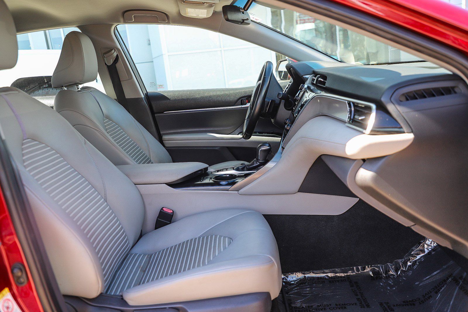 Used 2018 Toyota Camry SE FWD image 18