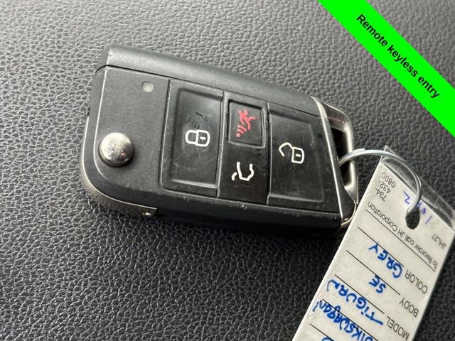 Used 2020 Volkswagen Tiguan SE image 21