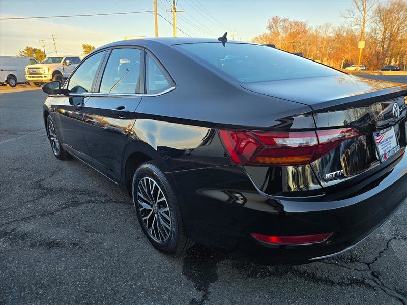 Used 2019 Volkswagen Jetta SE w/ Cold Weather Package FWD image 10