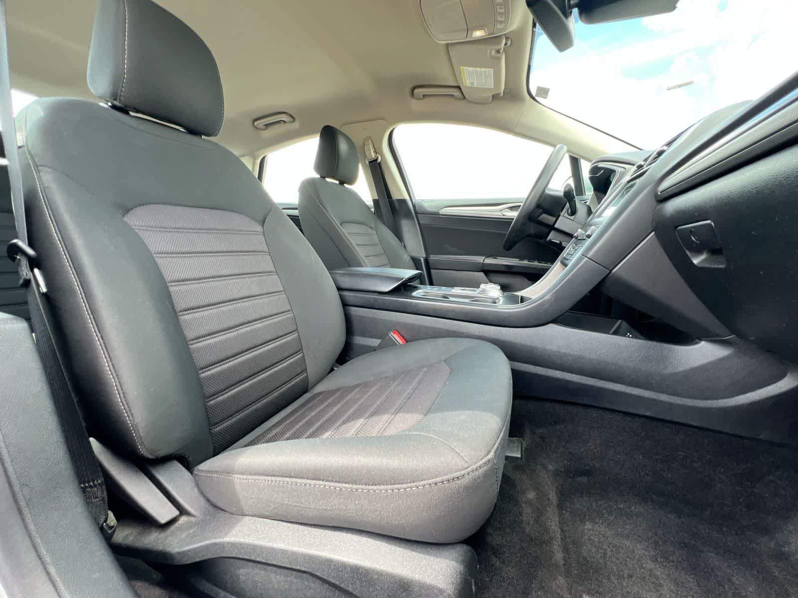 Used 2020 Ford Fusion SE FWD image 21
