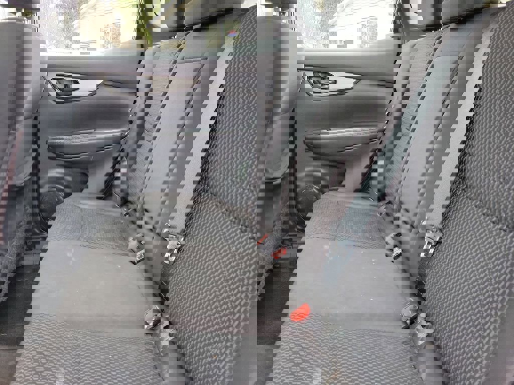 Used 2020 Nissan Rogue Sport S image 9