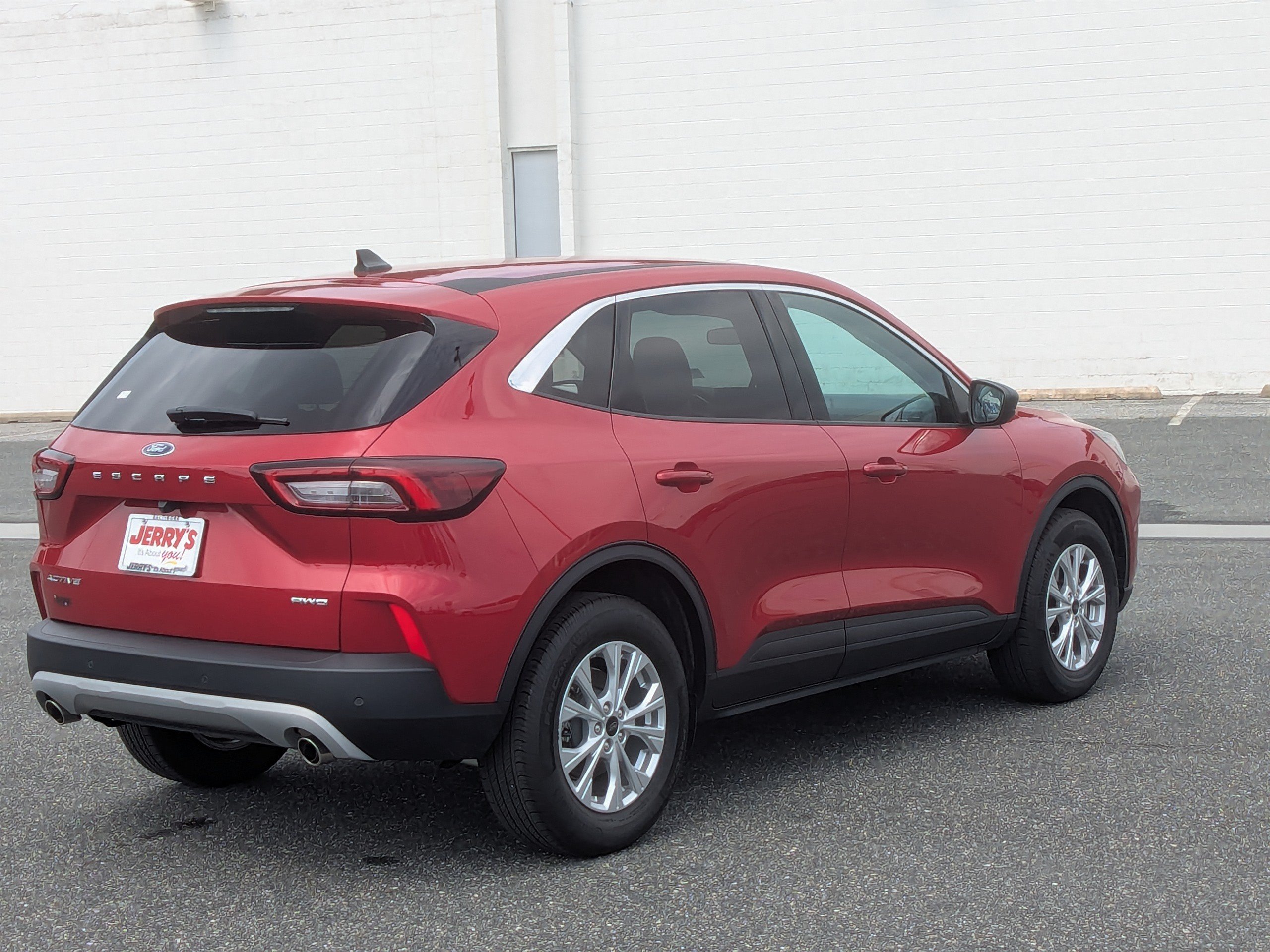 Used 2023 Ford Escape Active w/ Tech Pack #1 AWD/4WD image 9