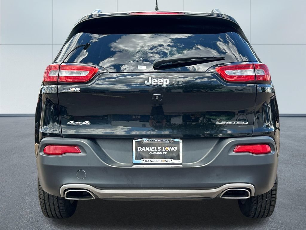 Used 2017 Jeep Cherokee Limited AWD/4WD image 4
