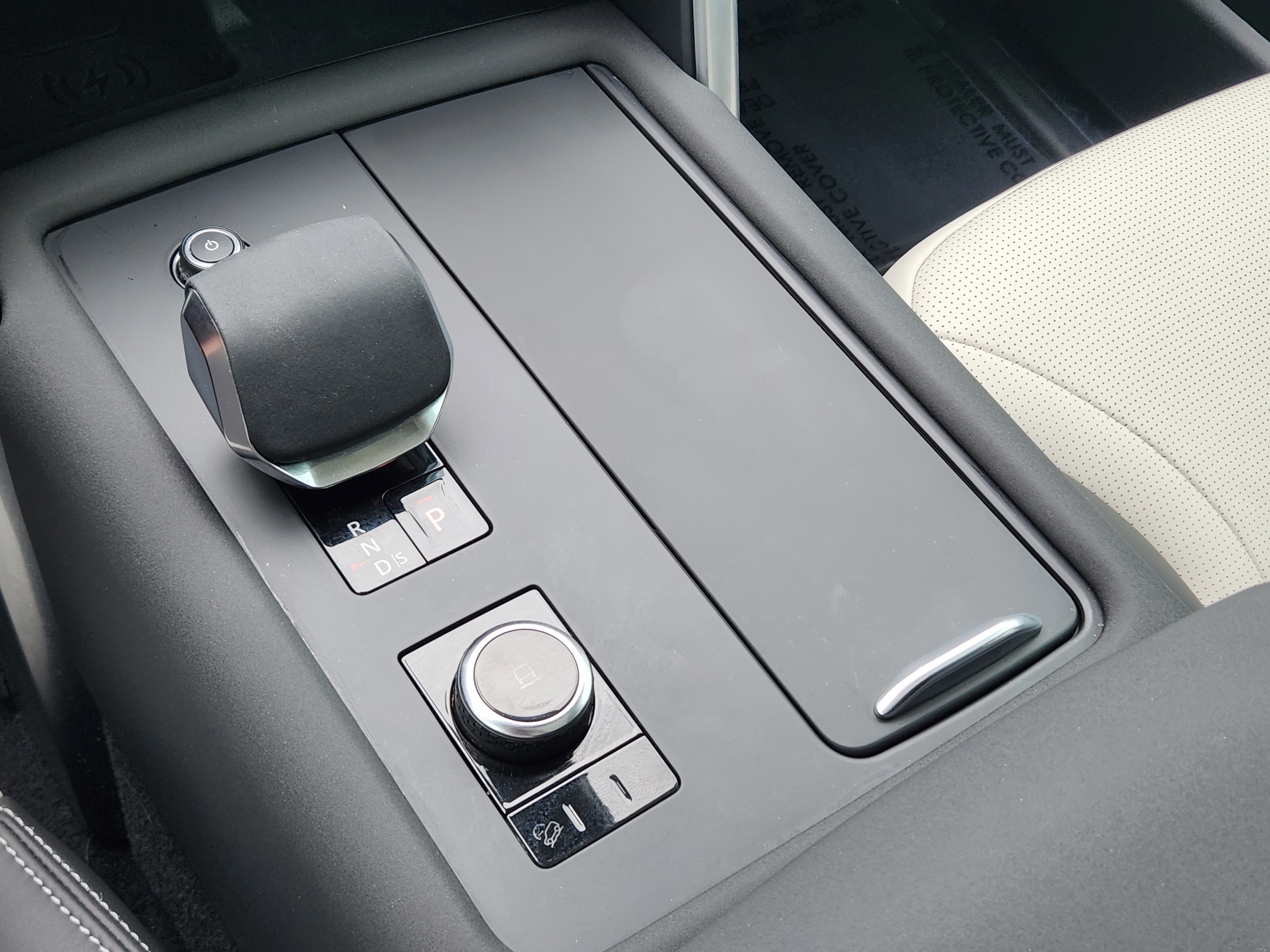 Certified 2025 Land Rover Discovery Dynamic SE AWD/4WD image 17