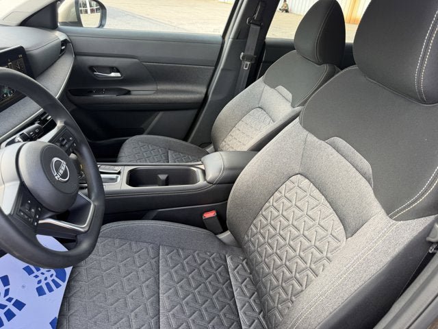 Used 2025 Nissan Kicks SV AWD/4WD image 15