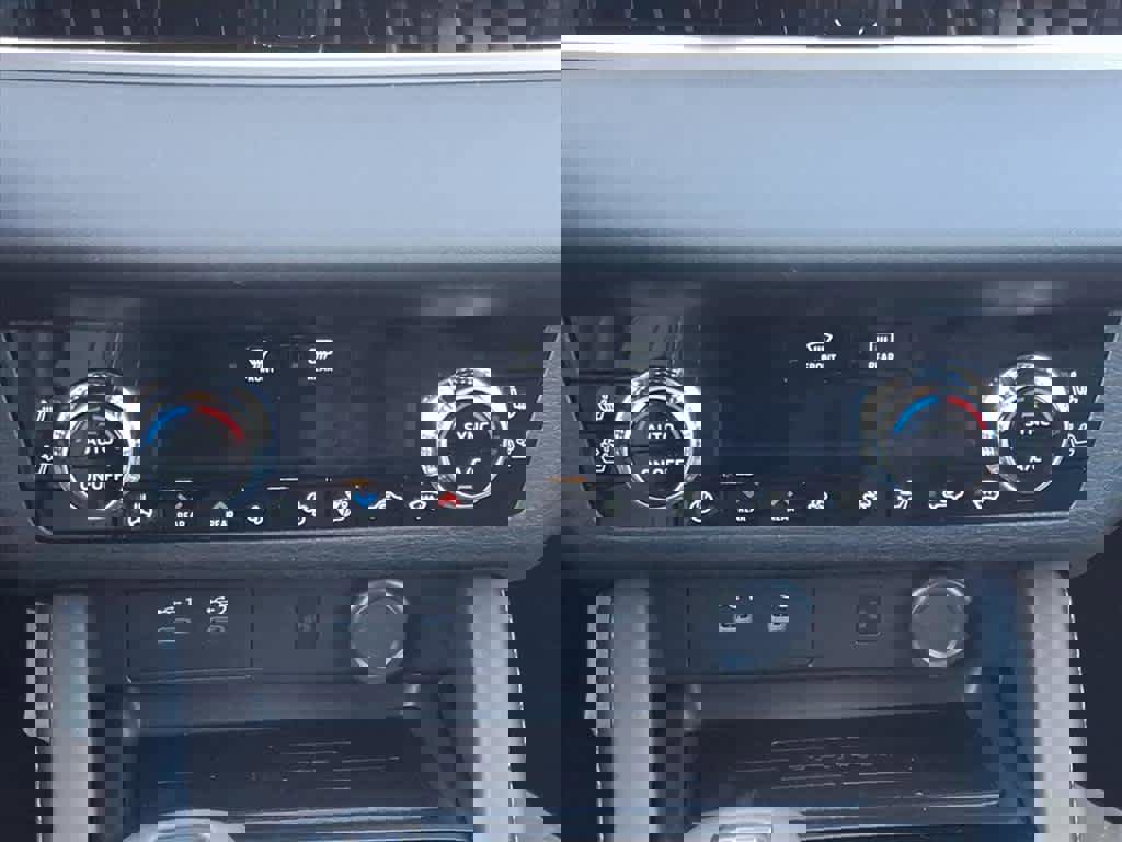 New 2026 Mitsubishi Outlander SEL image 7