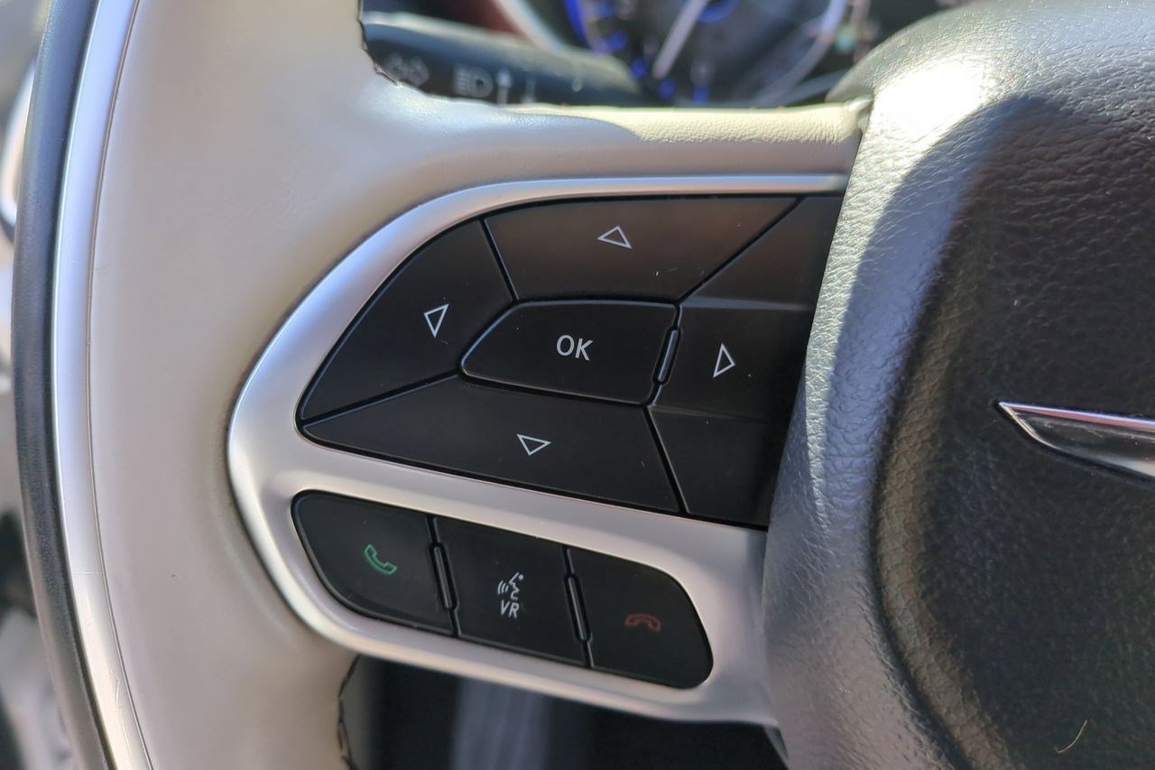 Used 2020 Chrysler Pacifica Limited w/ Tire & Wheel Group image 12