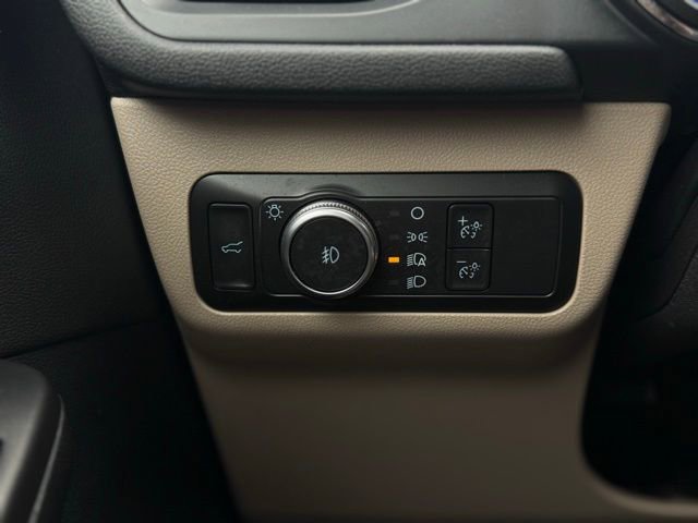 Used 2022 Ford Escape Titanium w/ Class II Trailer Tow Package image 28