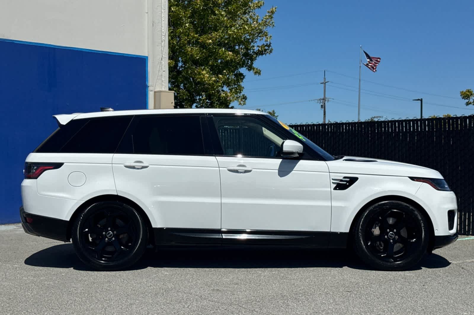 Used 2018 Land Rover Range Rover Sport HSE AWD/4WD image 2