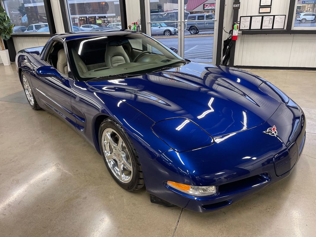 Used 2004 Chevrolet Corvette Coupe w/ Preferred Equipment Group image 21