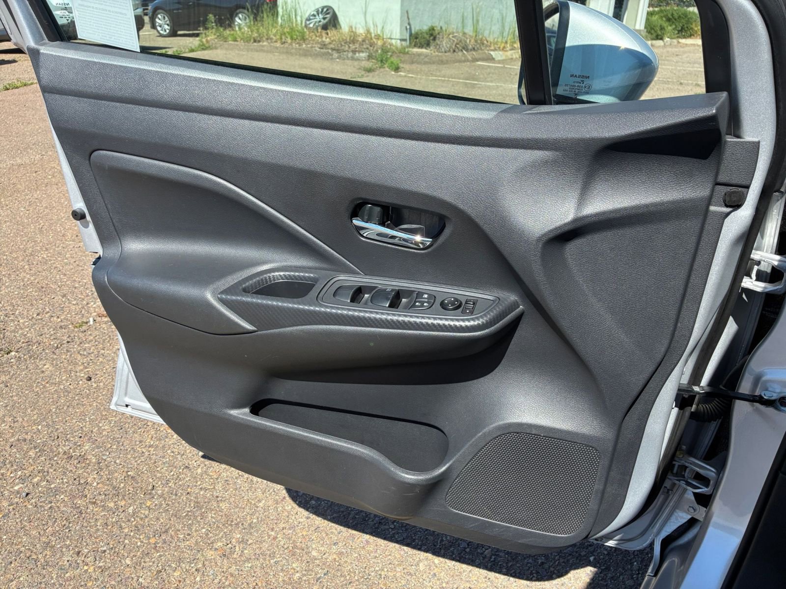 Used 2025 Nissan Versa SV image 18