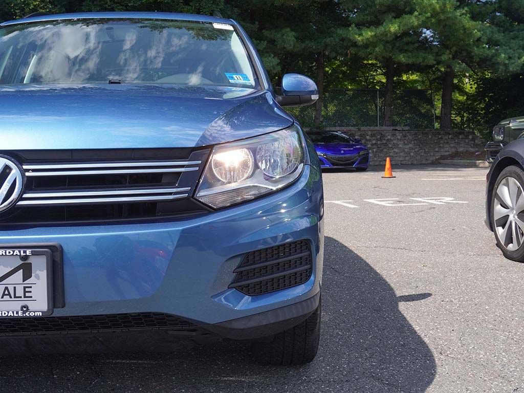 Used 2018 Volkswagen Tiguan Limited w/ Premium Package AWD/4WD image 11