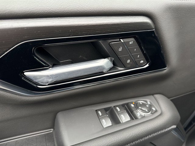 New 2026 GMC Yukon Denali w/ Sun & Power Step Package image 15