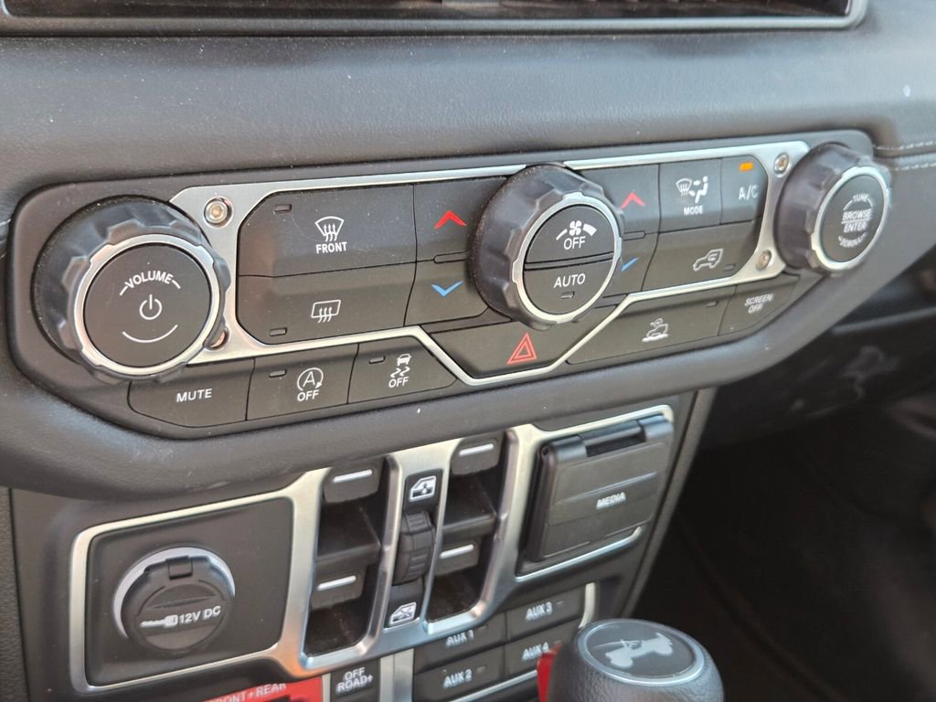 Used 2025 Jeep Wrangler Unlimited Rubicon AWD/4WD image 24