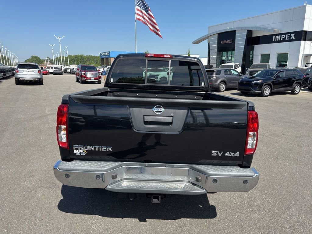 Used 2016 Nissan Frontier SV w/ SV Value Truck Package AWD/4WD image 4
