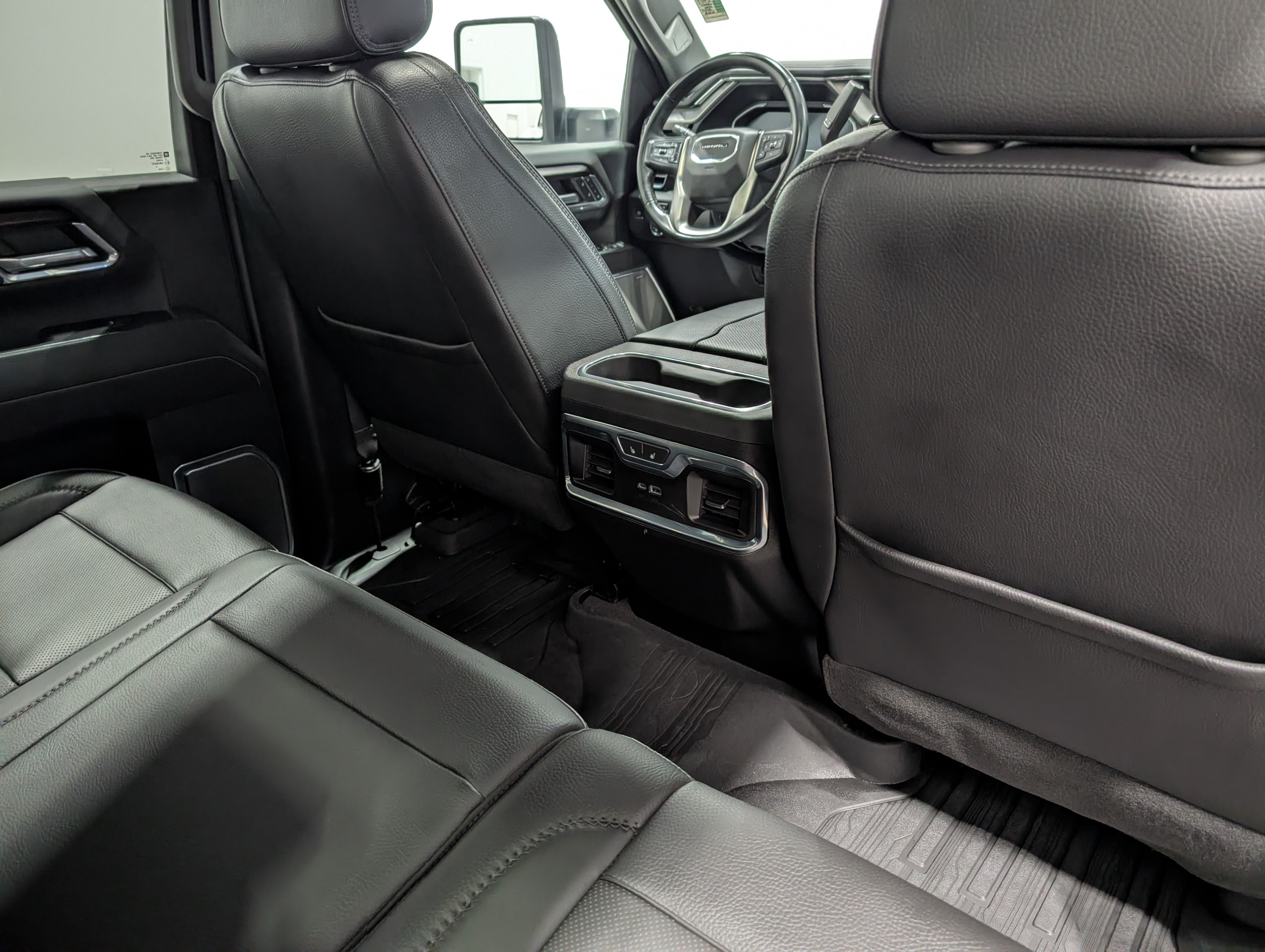 Used 2024 GMC Sierra 3500 Denali w/ Denali Reserve Package AWD/4WD image 22