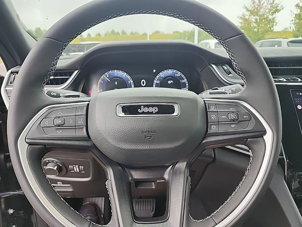 New 2025 Jeep Grand Cherokee L Altitude image 30
