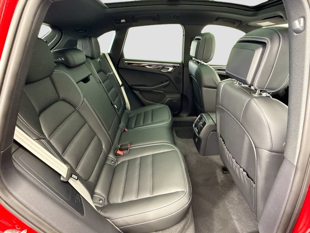 Used 2026 Porsche Macan AWD/4WD image 23