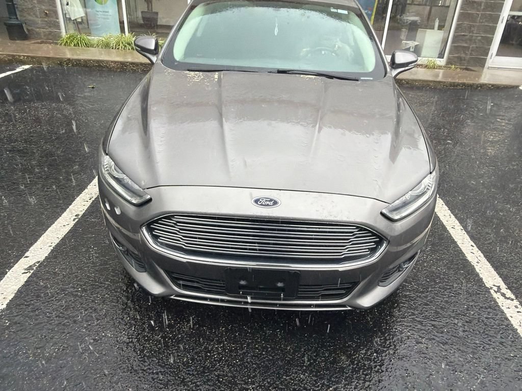 Used 2013 Ford Fusion SE FWD image 2