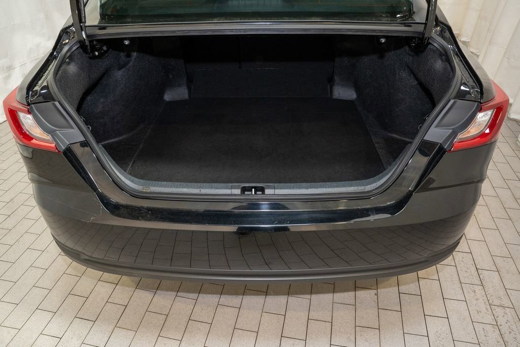 Used 2025 Toyota Camry LE image 5