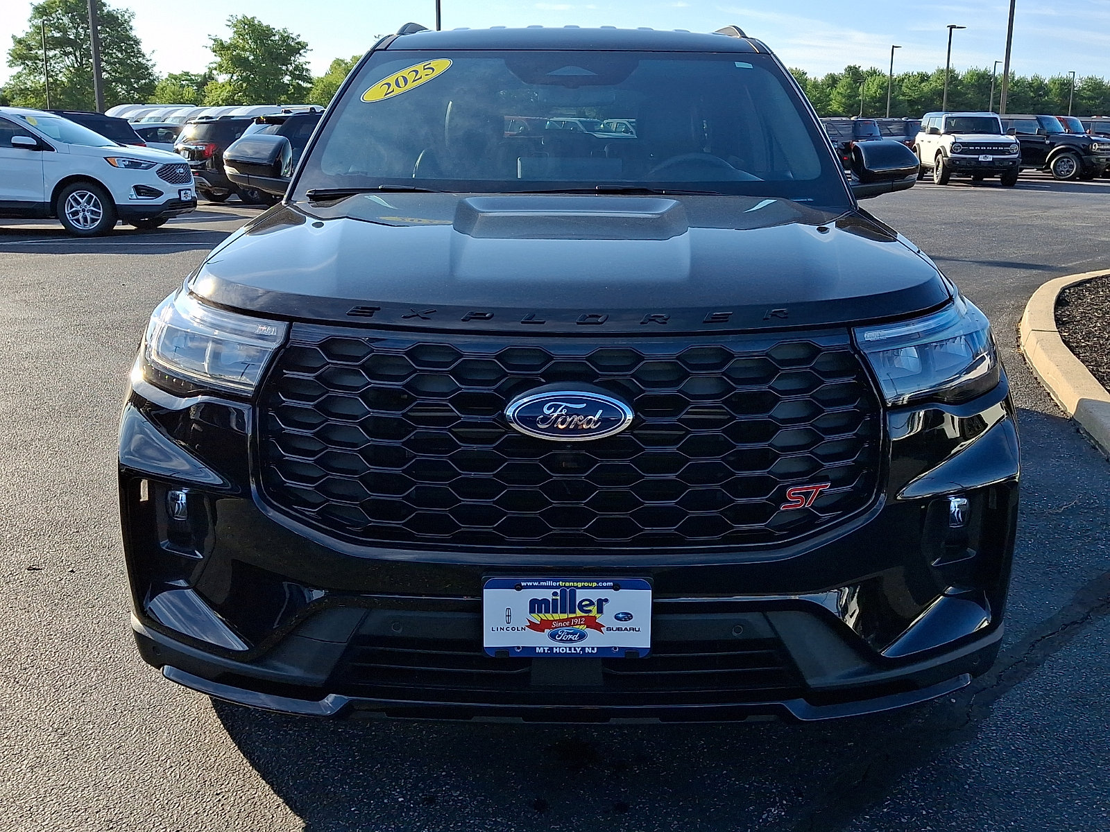 Used 2025 Ford Explorer ST AWD/4WD image 2