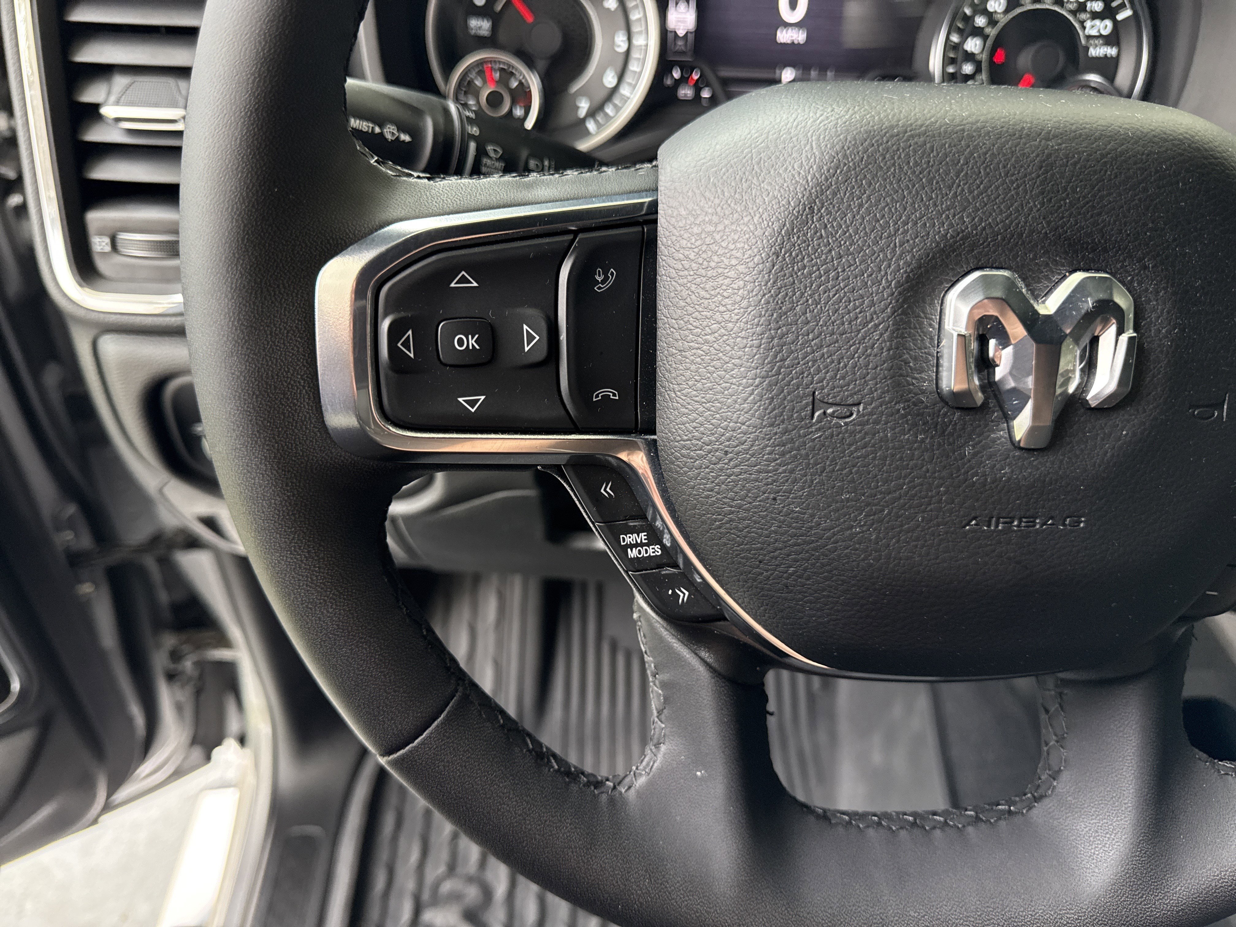 Used 2025 RAM 1500 Laramie w/ Sport Appearance Package AWD/4WD image 18