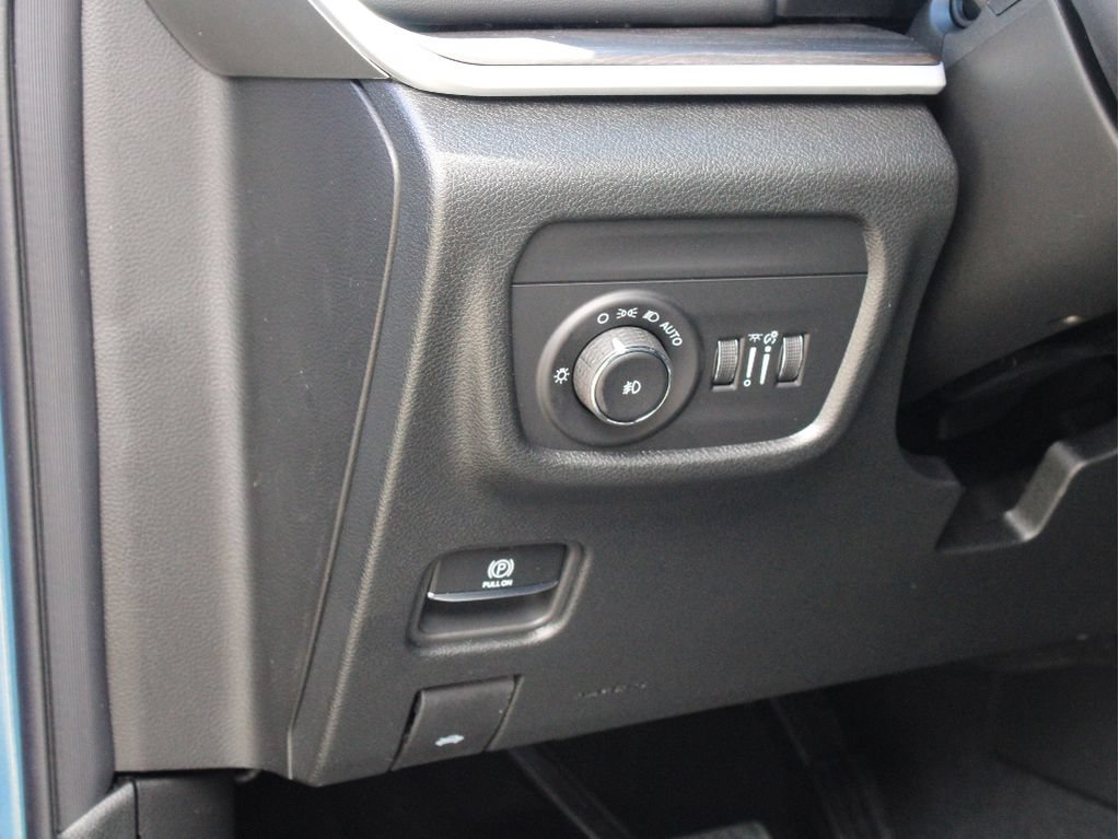 New 2026 Jeep Grand Cherokee L Limited w/ Limited Altitude Package AWD/4WD image 15